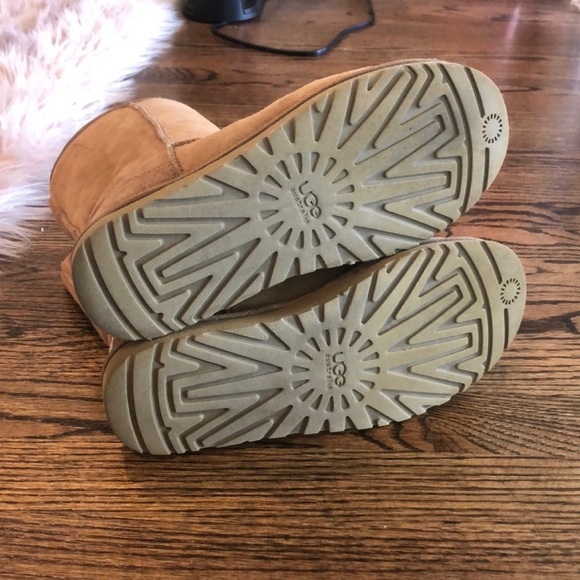 UGG Classic Short Boot - Picture 5 of 6